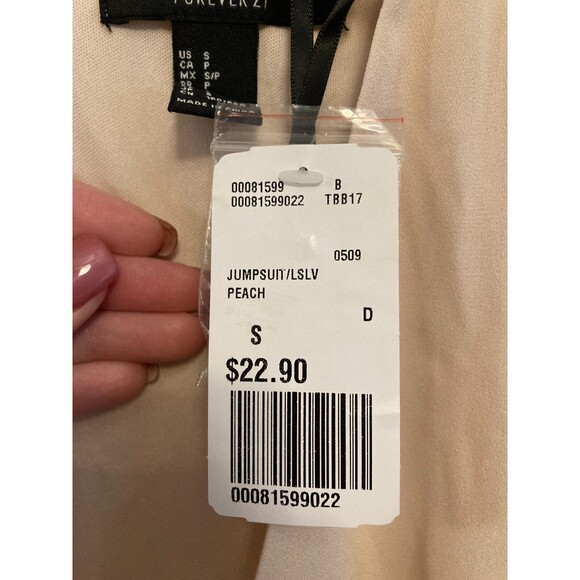 Forever 21 Women’s Romper Peach Long Sleeve Sequins Keyhole Back Small NWT - Picture 12 of 16